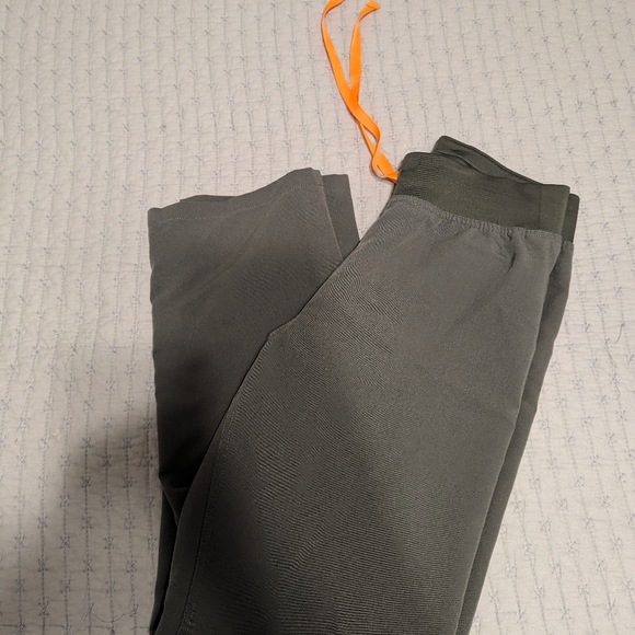 Figs Moss Green Petite Small Scrub Pants - Picture 4 of 5